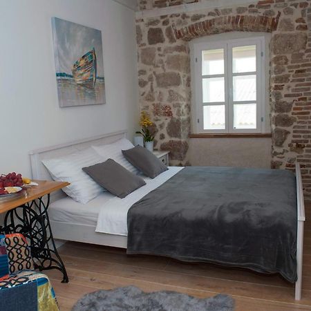 Sobe Bile Bed and Breakfast Pag Town Esterno foto