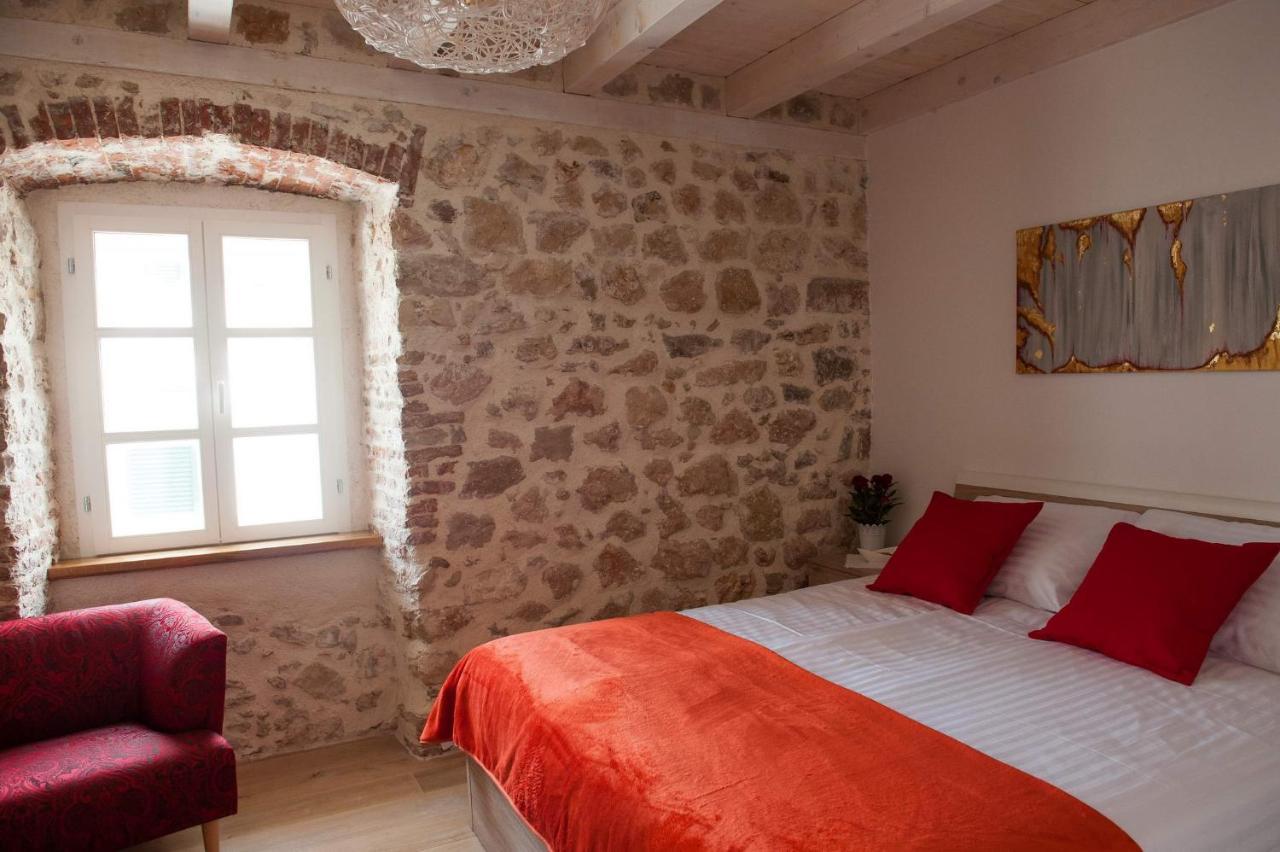 Sobe Bile Bed and Breakfast Pag Town Esterno foto