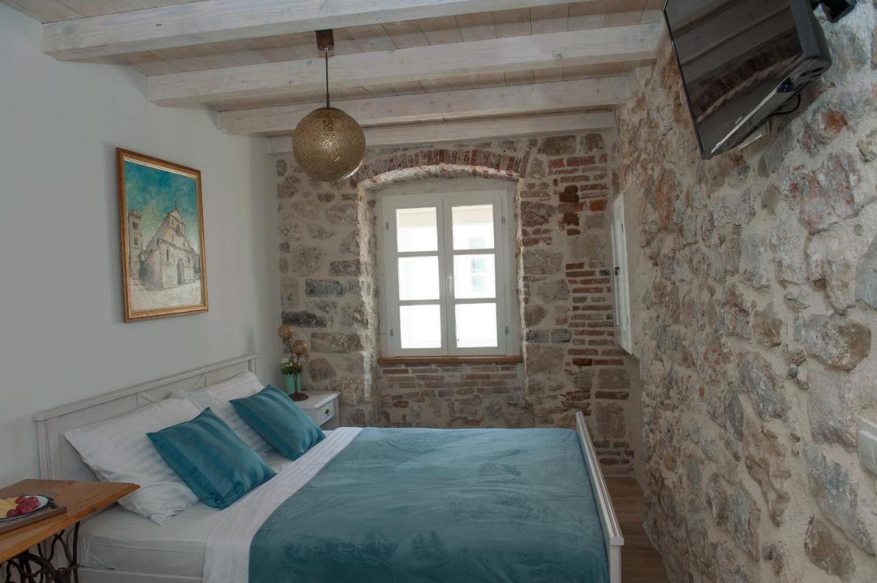 Sobe Bile Bed and Breakfast Pag Town Esterno foto